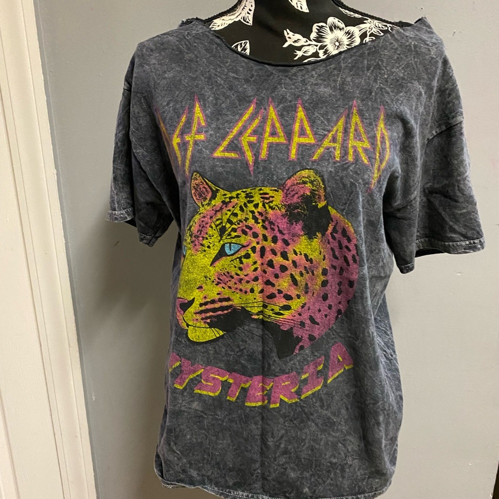 Graphic tee